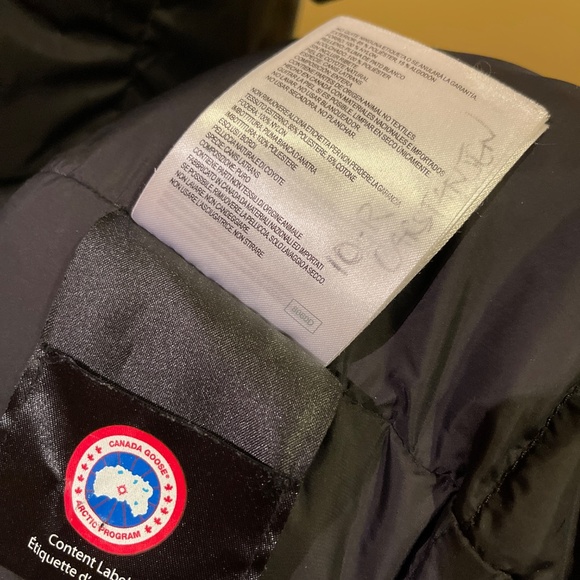 SOLD. Canada Goose jacket - Picture 7 of 7